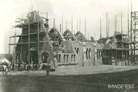 Construction de l'église Saint-Eloi dans la cité d'Heumont (Réhon)